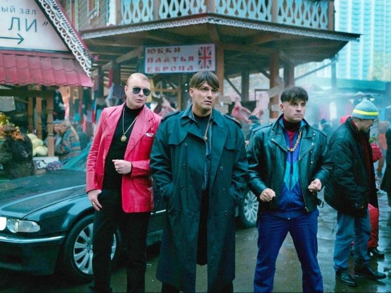 На фото (слева): Андрей Григорьев-Апполонов в роли бандита в фильме "Иван Васильевич меняет всё!", 2023 год.