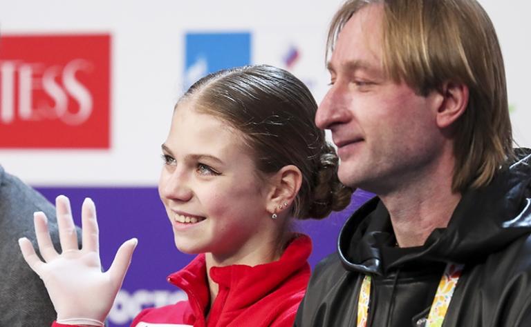На фото: тренер Евгений Плющенко и фигуристка лександра Трусова