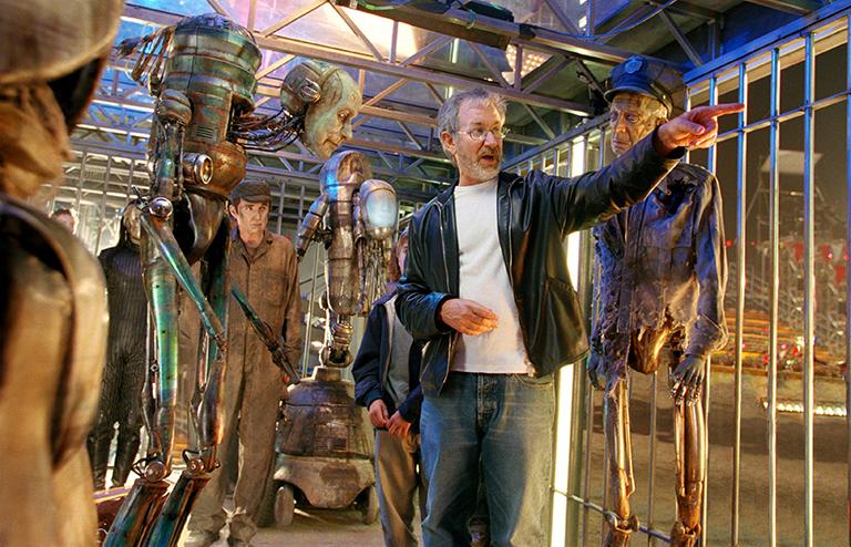 На фото: Стивен Спилберг в 2001 во время съемок фильма "Искусственный интеллект"