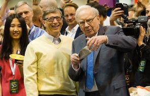 На фото: Билл Гейтс и американский бизнесмен Уоррен Баффетт