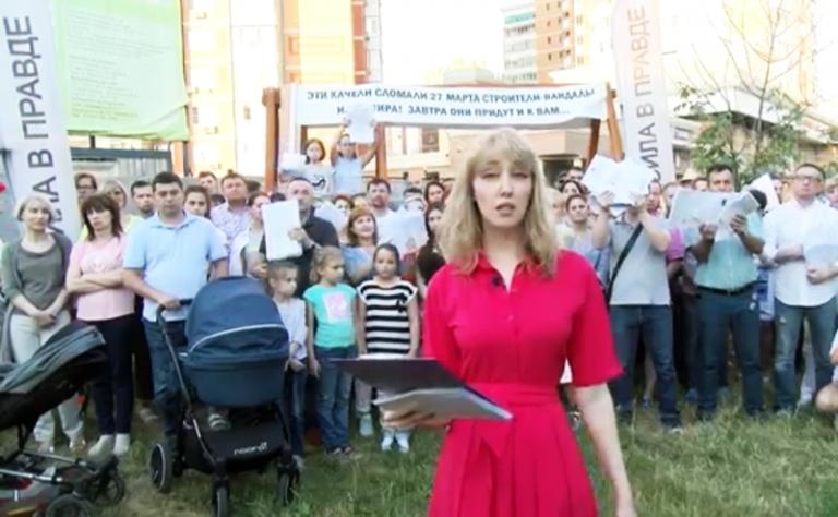 На фото: Екатерина Енгалычева(в центре)