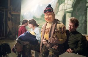 На фото: передача Виктора Шендеровича "Куклы", 1995