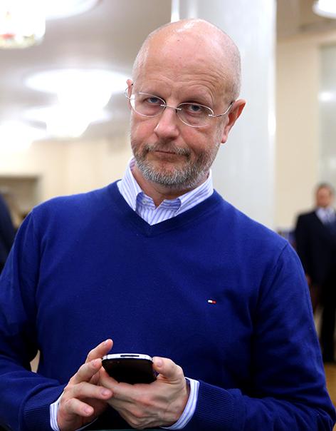 На фото: переводчик Дмитрий Пучков после первого общего заседания Общественного совета при Минкультуры РФ, 2013 год