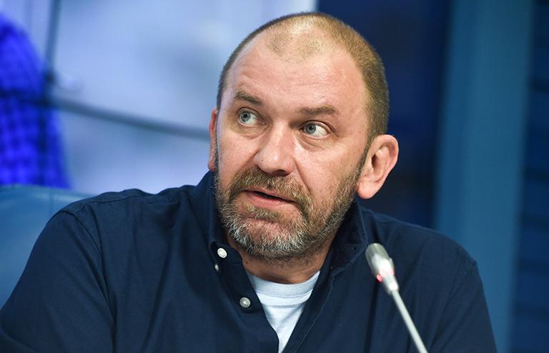 на фото: секретарь Президиума Центрального совета партии по вопросам просвещения и образования Александр Казаков во время пресс-конференции, 2021