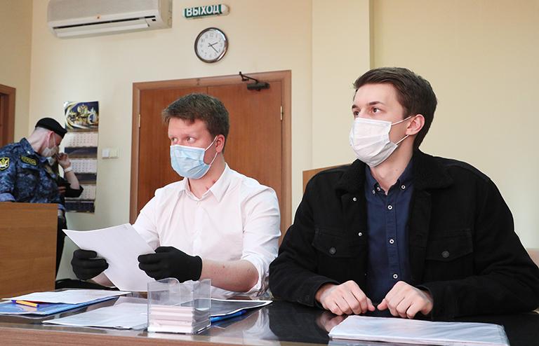 На фото: адвокат Леонид Соловьев и студент Высшей школы экономики (ВШЭ), видеоблогер Егор Жуков, 2020