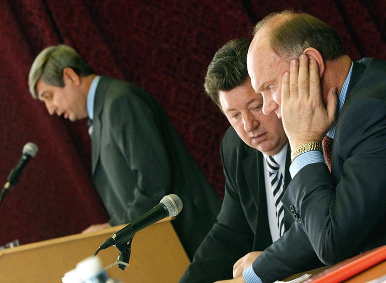 На фото: заместители председателя и председатель ЦК КПРФ Иван Мельников, Владимир Кашин и Геннадий Зюганов (слева направо) во время работы III-го пленума партии в посёлке Московский, 2005 год.
