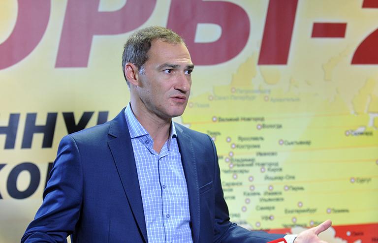 На фото: телеведущий Роман Бабаян во время брифинга, 2016