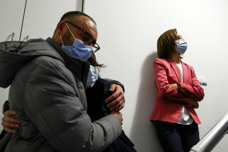 На фото: лидер партии "Действие и солидарность" (ПДС), кандидат в президенты Молдавии Майя Санду (справа) в предвыборном штабе перед оглашением предварительных итогов голосования во втором туре выборов президента. 15 ноября 2020 года.