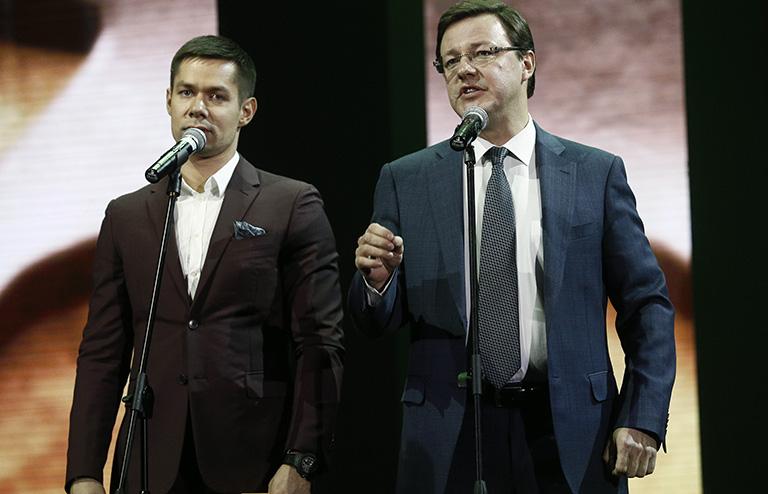 На фото: певец Стас Пьеха и член жюри, председатель комитета Совета Федерации по федеративному устройству, региональной политике, местному самоуправлению и делам Севера Дмитрий Азаров (слева направо) на церемонии награждения лауреатов всероссийского конкурса СМИ