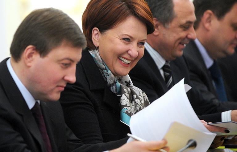 На фото: губернатор Псковской области Андрей Турчак, министр сельского хозяйства РФ Елена Скрынник и министр спорта, туризма и молодежной политики РФ Виталий Мутко (слева направо) на заседании президиума Совета, 2010