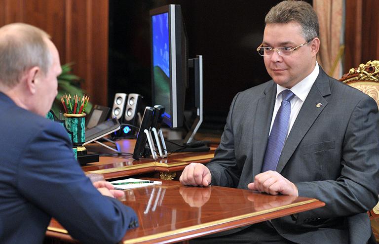 На фото: президент РФ Владимир Путин и временно исполняющий обязанности губернатора Ставропольского края Владимир Владимиров (слева направо) во время встречи в Кремле, 2013