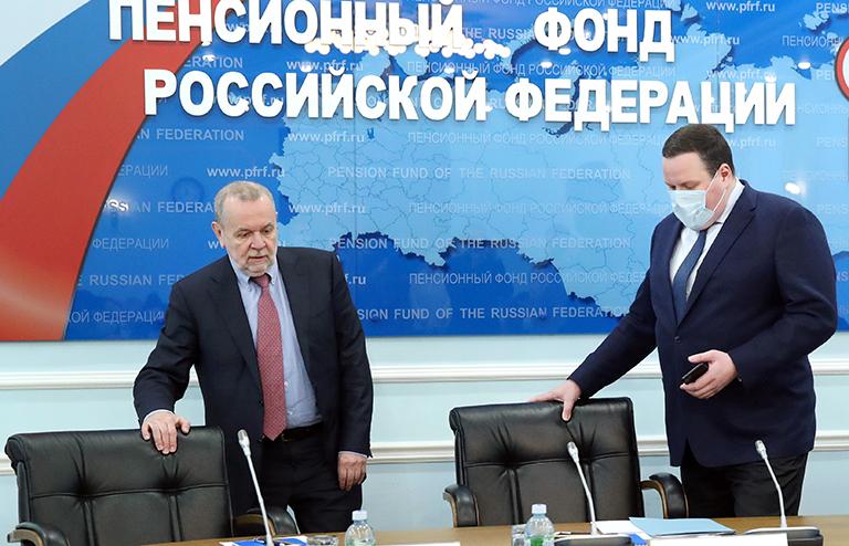 На фото: новый глава Пенсионного фонда России (ПФР) Андрей Кигим и министр труда и социальной защиты РФ Антон Котяков (слева направо) во время представления нового главы ПФР членам правления, 2021