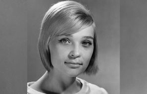 На фото: актриса Светлана Светличная, 1 июня 1964 г.