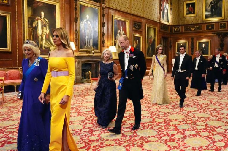 На фото: первая леди Мелания Трамп с королём Карлом III, королевой Камиллой, принцем Уильямом и Кейт Миддлтон на государственном банкете в Виндзорском замке в первый день государственного визита в Соединённое Королевство, 2024 год.