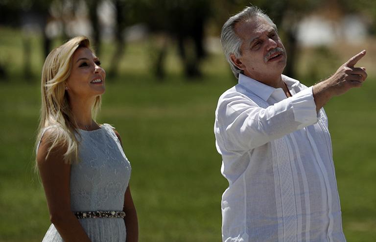 На фото: президент Аргентины Альберто Фернандес и его жена, первая леди Фабиола Янез