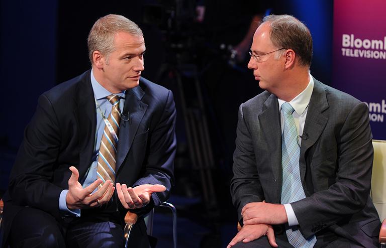 На фото: председатель правления и главный исполнительный директор UBS Investment Bank Карстен Кенгетер и генеральный директор УК Российский фонд прямых инвестиций (РФПИ) Кирилл Дмитриев (слева направо) во время теледебатов, 2011