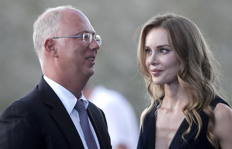 На фото: Генеральный директор РФПИ Кирилл Дмитриев и первый заместитель генерального директора негосударственного института развития "Иннопрактика" Наталья Попова, 2019