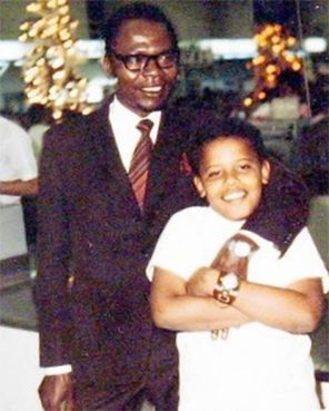 Барак Обама-старший со своим сыном в аэропорту Гонолулу 