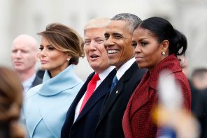 Президент США Дональд Трамп с супругой Меланией и экс-президент США Барак Обама с супругой Мишель (слева направо) после церемонии инаугурации 45-го президента США Д.Трампа в Капитолии
