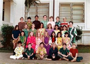 Барак Обама (третий слева в верхнем ряду) с одноклассниками в школе Пунахоу в Гонолулу.