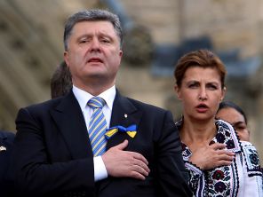 На фото: президент Украины Петр Порошенко с супругой Мариной