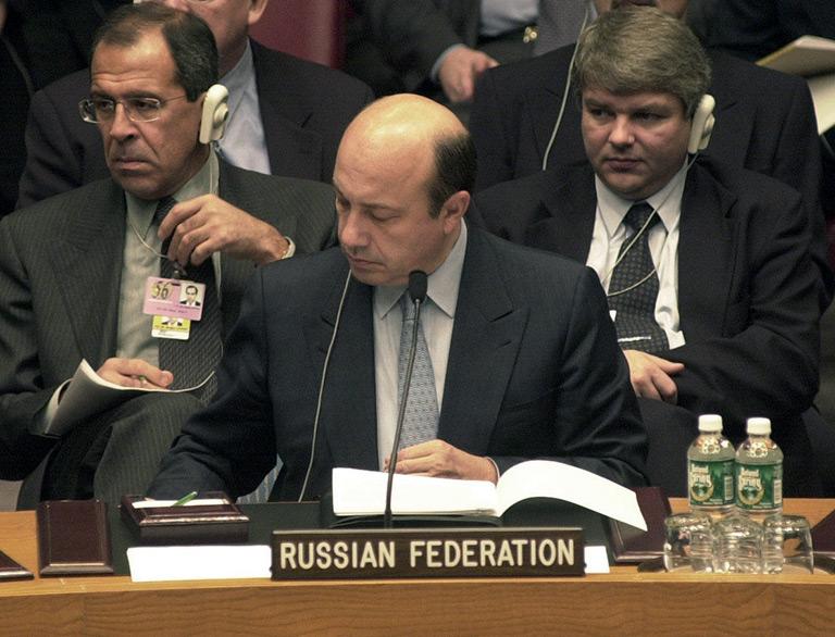 2001 г. Российская делегация в зале Совбеза - постоянный представитель РФ при ООН Сергей Лавров, министр иностранных дел РФ Игорь Иванов (в центре) и замминистра Алексей Мешков (справа)
