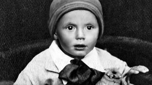 На фото: Юрий Соломин в детстве.