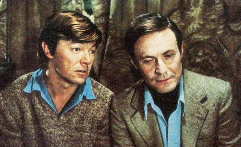 На фото: Юрий Соломин и Александр Збруев в фильме "Мелодии белой ночи", 1976 год.