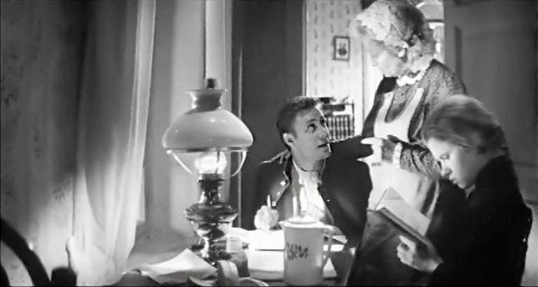 На фото: Юрий Соломин в фильме "Сердце матери", 1965 год.