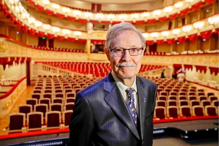 На фото: художественный руководитель Государственного академического Малого театра Юрий Соломин во время подхода к прессе после сбора труппы, 2019 год.