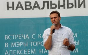 На фото: кандидат в мэры Москвы А.Навальный * во время встречи с избирателями.