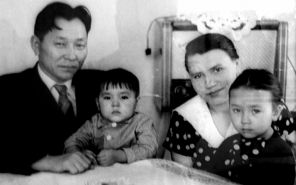 Сергей Шойгу с родителями и сестрой