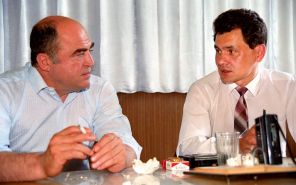 Министр обороны Грузии Тенгиз Китовани и председатель специальной комиссии по урегулированию обстановки в регионе грузино-осетинского конфликта Сергей Шойгу. 1992г