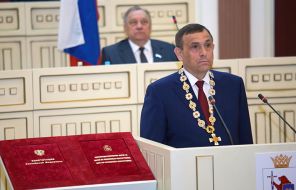 На фото: избранный глава Республики Марий Эл Александр Евстифеев во время официальной церемонии вступления в должность , 2017