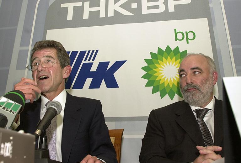 На фото: на пресс-конференции, посвященной компании ТНК-ВР, 2003