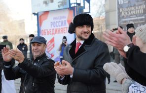 На фото: временно исполняющий обязанности губернатора Забайкальского края Александр Осипов (в центре)