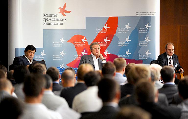 Заместитель директора Института мировой экономики и международных отношений РАН Евгений Гонтмахер, председатель Комитета гражданских инициатив Алексей Кудрин и президент Центра стратегических разработок Михаил Дмитриев (слева направо) во время конференции "Гражданские инициативы – время действовать" в Центре международной торговли, 2012 год