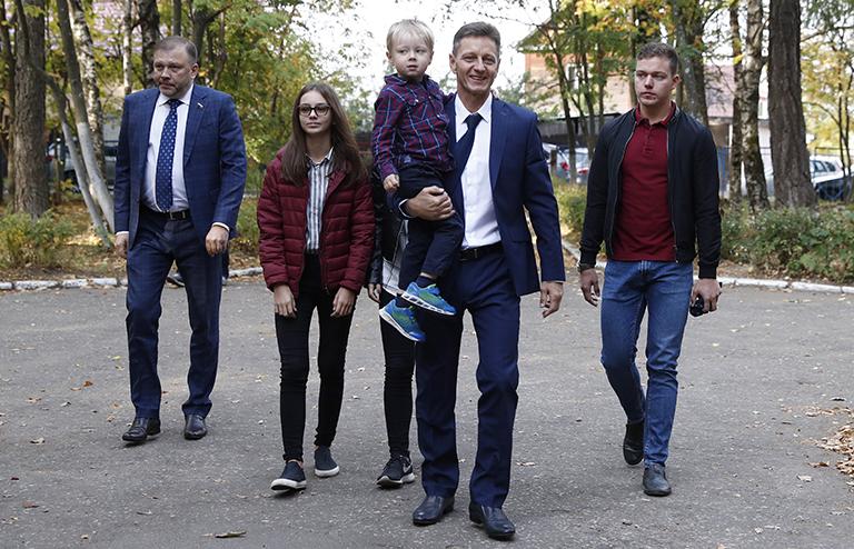 На фото: Владимир Сипягин с детьми