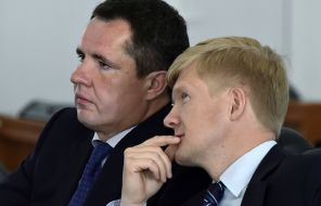 На фото: вице-губернаторы Севастополя Вячеслав Гладков и Илья Пономарев (слева направо), 2016