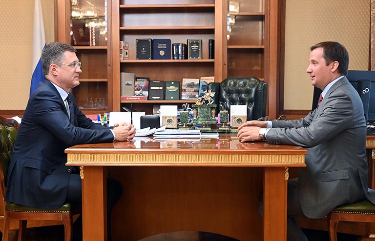 На фото: вице-премьер РФ Александр Новак и губернатор Архангельской области Александр Цыбульский (слева направо), 2021