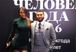Модель Анастасия Решетова и певец Тимати (Тимур Юнусов) перед началом церемонии вручения премии "Человек года" по версии журнала GQ 