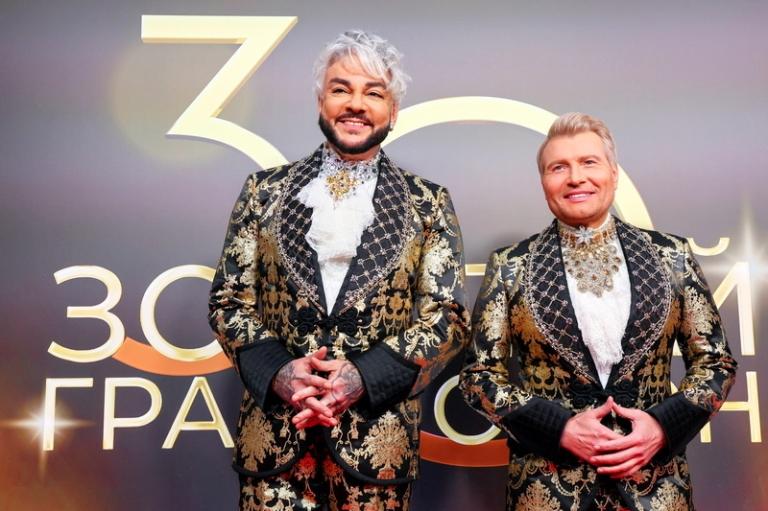 На фото: певцы Филипп Киркоров и Николай Басков (слева направо) на красной дорожке перед юбилейным концертом, посвященным 30-летию Национальной музыкальной премии "Золотой граммофон", в ВТБ Арене. евцы Филипп Киркоров и Николай Басков (слева направо) на красной дорожке перед юбилейным концертом, посвященным 30-летию Национальной музыкальной премии "Золотой граммофон", в ВТБ Арене, 2025 год.