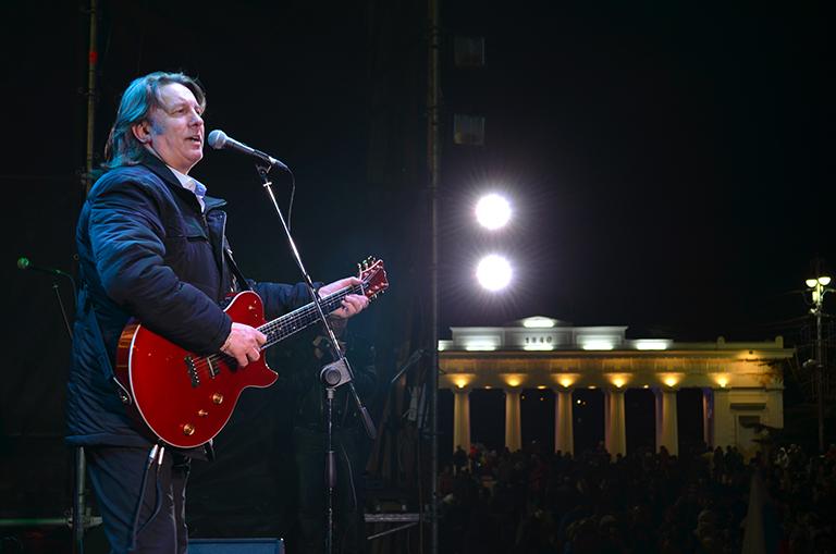 Певец Юрий Лоза во время выступления на праздничном концерте в честь годовщины общекрымского референдума, Севастополь, Россия, 2016 год