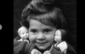 На фото: Татьяна Толстая в детстве
