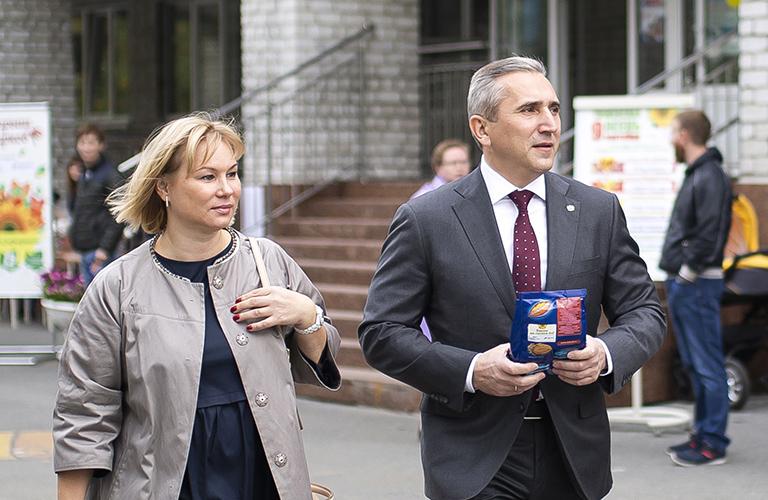 На фото: временно исполняющий обязанности губернатора Тюменской области Александр Моор на избирательном участке20018