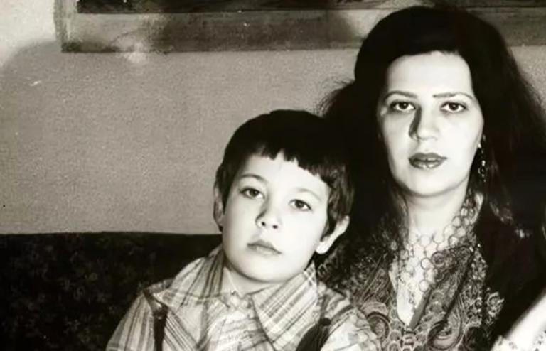На фото: Татьяна Толстая и Артемий Лебедев в детстве