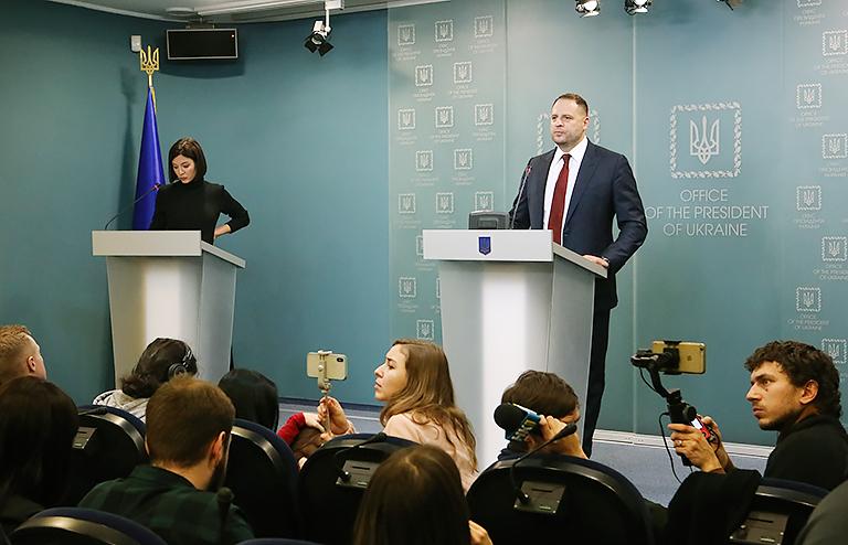 На фото: брифинг нового главы Офиса президента Украины Андрея Ермака в Киеве, 2020