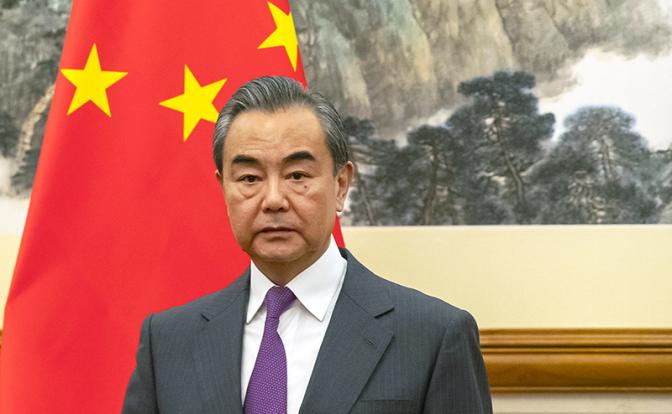 На фото: министр иностранных дел КНР Ван И