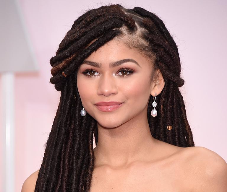 На фото: Зендая Коулман на красной дорожке во время церемонии вручения 87-й премии "Оскар", проходившей в театре "Долби", 2015