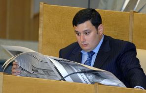 На фото: депутат Государственной думы Александр Хинштейн во время пленарного заседания Государственной думы РФ, 2006